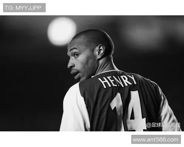 斜眼足球明星:突破偏见与挑战,展现不屈精神的运动传奇 斜眼足球明星:突破偏见与挑战,展现不屈精神的运动传奇